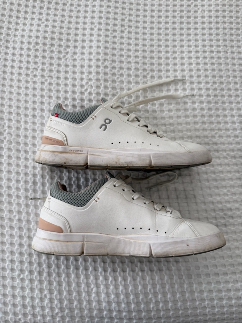 On Women's "The Roger" Sneaker Size 8